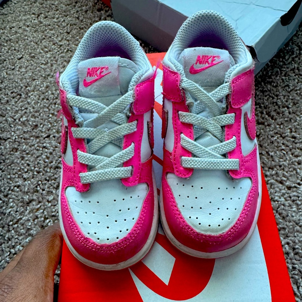 Nike Kids Sneakers in Pink and White